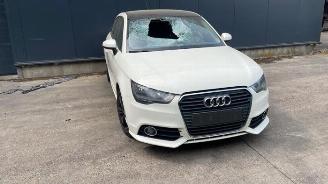 Coche siniestrado Audi A1 A1 (8X1/8XK), Hatchback 3-drs, 2010 / 2018 1.2 TFSI 2010/12
