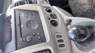Opel Vivaro 2002 1.9 Di F9Q M77 Wit onderdelen picture 14