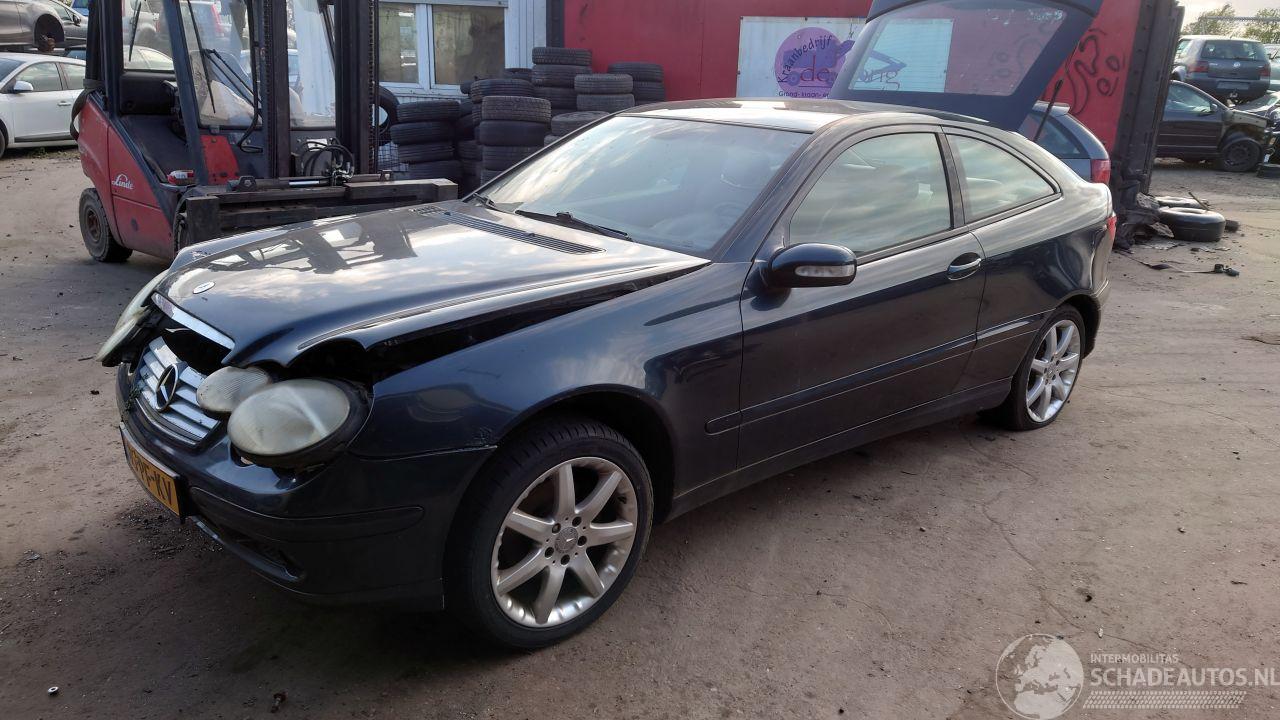 Mercedes C-klasse C220 CDI 611962 Blauw 189 onderdelen
