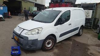 Salvage car Peugeot Partner 2012 1.6 HDI 9HN Wit EWP onderdelen 2012/2