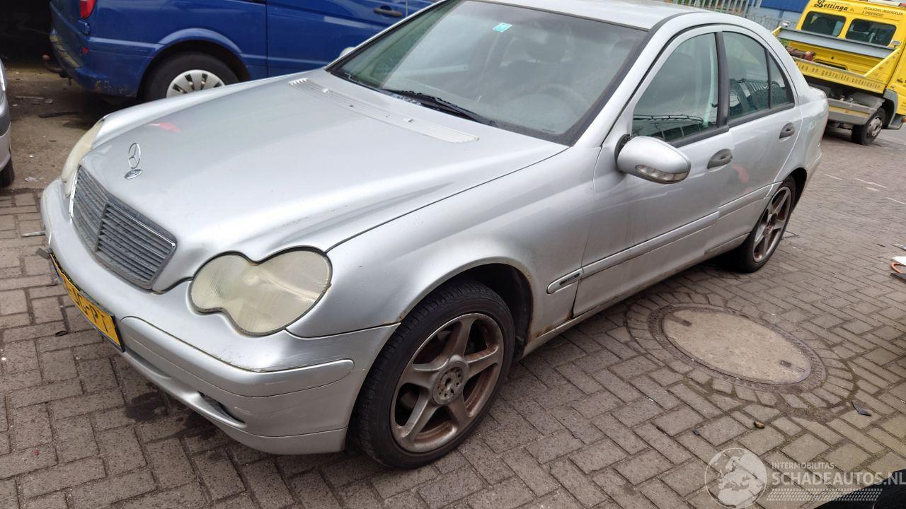 Mercedes C-klasse 2002 C180 111951 Grijs 744 onderdelen