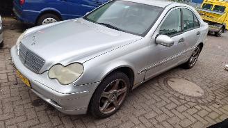 Vrakbiler auto Mercedes C-klasse 2002 C180 111951 Grijs 744 onderdelen 2002/3