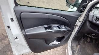 Opel Combo 2012 1.3 CDTI A13FD Wit 249 onderdelen picture 15