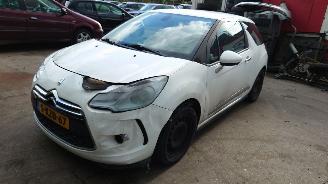Uttjänta bilar auto Citroën DS3 2013 1.2 12v HMZ Wit EWP onderdelen 2013/8