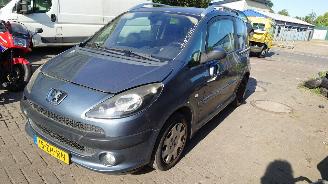 Vrakbiler auto Peugeot 1007 2008 1.6 16v NFU Grijs EZW onderdelen 2008/2