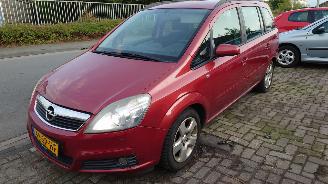Uttjänta bilar auto Opel Zafira B 2006 1.8 16v Z18XER Rood Z50C onderdelen 2006/3