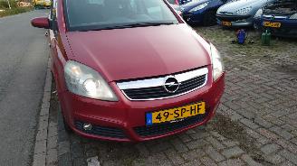 Opel Zafira B 2006 1.8 16v Z18XER Rood Z50C onderdelen picture 10