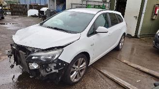disassembly passenger cars Opel Astra J 2011 1.4 16v T. A14NEL Tourer Wit Y40R onderdelen 2011/4