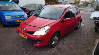 Vrakbiler auto Renault Clio 3 2007 1.4 16v K4J Rood OV727 onderdelen 2007/1