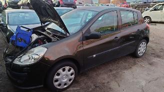 Vrakbiler auto Renault Clio 3 2007 1.2 16v D4FD7 Bruin TED18 onderdelen 2007/1
