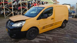 Purkuautot passenger cars Peugeot Partner 2012 1.6 HDi 9HF Geel EBDA onderdelen 2012/2
