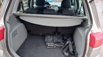 Mazda 2 2005 1.4 16v FXJA Grijs onderdelen picture 14