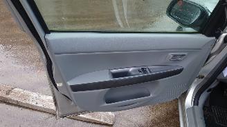 Mazda 2 2005 1.4 16v FXJA Grijs onderdelen picture 9