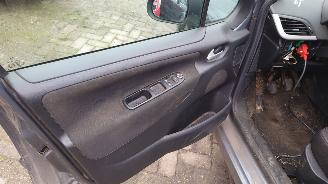 Peugeot 207 2009 1.4 VTi 8FS Grijs KTHC onderdelen picture 12