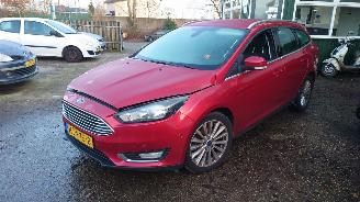 Vrakbiler auto Ford Focus 3 2015 1.0 Ecoboost M1DD Rood Red Candy onderdelen 2015/11