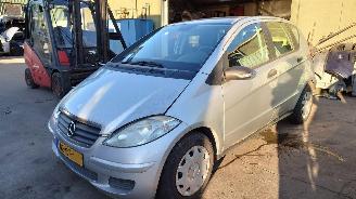 Sloopauto Mercedes A-klasse W169 A150 266920 Grijs 761 onderdelen 2005/9
