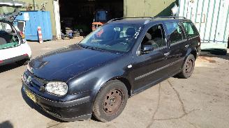 Uttjänta bilar auto Volkswagen Golf 2005 1.6 FSI BAD Zwart LC9Z onderdelen 2005/10