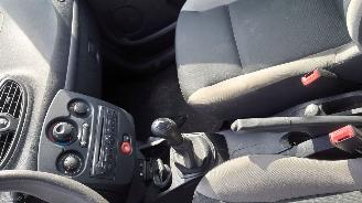 Renault Clio 2 2010 1.2 16v D4F Grijs TEKNG onderdelen picture 14