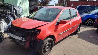 Purkuautot passenger cars Renault Clio 2 2008 1.2 16v D4F740 JH3128 Rood TED75 onderdelen 2008/7