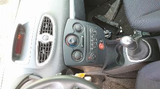 Renault Clio 2 2008 1.2 16v D4F740 JH3128 Rood TED75 onderdelen picture 15