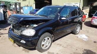 Uttjänta bilar auto Mercedes M-klasse ML W163 270 CDI 612963 Zwart 040 onderdelen 2001/11