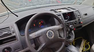 Volkswagen Transporter T5 2004 2.5 TDI AXD GWB Wit L902 onderdelen picture 16