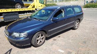 Coche siniestrado Volvo V-70 2001 2.4T 20v B5244T3 Blauw 417 onderdelen 2001/1