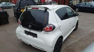 Toyota Aygo 2010 1.0 12v 1KRFE Wit 068 onderdelen picture 4