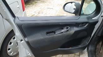 Peugeot 207 2008 1.4 KFV Grijs EZRC onderdelen picture 11