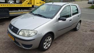 Vrakbiler auto Fiat Punto 2005 1.2i 188A4 Grijs 647 onderdelen 2005/11
