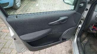 Fiat Punto 2005 1.2i 188A4 Grijs 647 onderdelen picture 14
