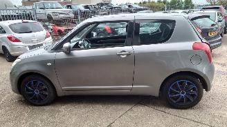 Suzuki Swift 2007 1.3 16v M13A Grijs ZCD onderdelen picture 2