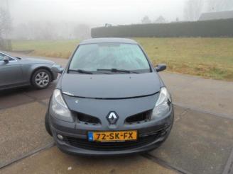Salvage car Renault Clio Clio III (BR/CR), Hatchback, 2005 / 2014 1.6 16V 2006/2