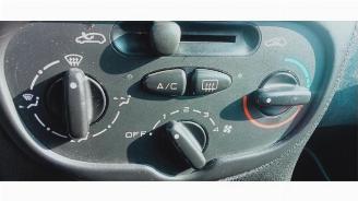 Peugeot 206 206 (2A/C/H/J/S), Hatchback, 1998 / 2012 1.4 XR,XS,XT,Gentry picture 5