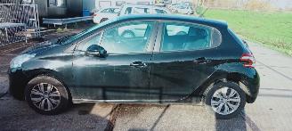 Peugeot 208  picture 2