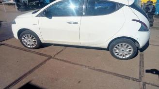 Lancia Ypsilon Ypsilon (312), Hatchback, 2011 0.9 TwinAir 85 picture 2