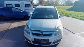 Vrakbiler auto Opel Zafira Zafira (M75), MPV, 2005 / 2015 1.9 CDTI 2005/10