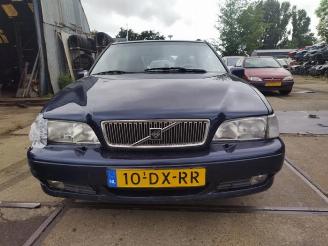 Vrakbiler auto Volvo V-70 V70 (GW/LW/LZ), Combi, 1997 / 2002 2.4 20V 140 2000/1