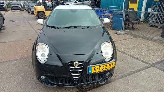 damaged passenger cars Alfa Romeo Azure  2014/1