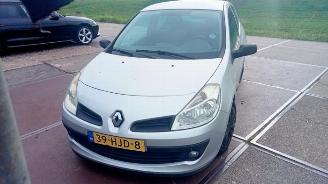 Vrakbiler auto Renault Clio Clio III (BR/CR), Hatchback, 2005 / 2014 1.2 16V 75 2008/12