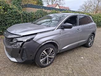 Vaurioauto  passenger cars Peugeot 3008 3008  hybride 1.2 Automaat ALLURE airbag ok rijdbare schade 2024 ex bpm 2024/3