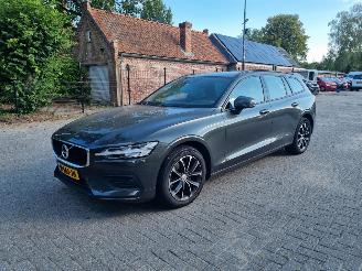 damaged passenger cars Volvo V-60 B3 Aut. Navi Led 2021/6