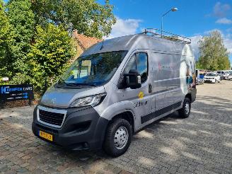 krockskadad bil bedrijf Peugeot Boxer BlueHDI 140 L2 H2 2022/4
