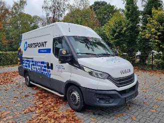 danneggiata veicoli commerciali Iveco Daily 35-140 Hi-Matic Airco Navi 2022/2
