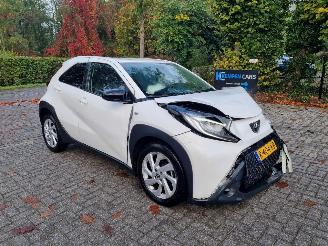 damaged passenger cars Toyota Aygo X 1.0 VVT-I Airco 2022/9