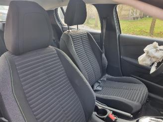 Peugeot 208 1.2 Hybrid Aut. Navi Stoelverw picture 15