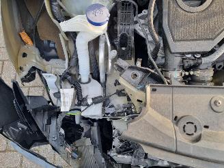 Peugeot 208 1.2 Hybrid Aut. Navi Stoelverw picture 10