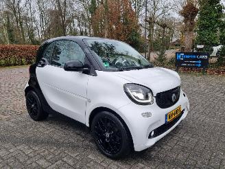 Vaurioauto  passenger cars Smart Fortwo 1.0 Passion Airco Pano 2016/5