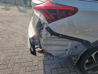 Toyota Auris Touring Sports 1.8 Hybrid Freestyle Pano Navi picture 11