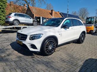 Vaurioauto  passenger cars Mercedes GLC 350e 4MATIC AMG Line Pano Head Up Luchtvering etc 2017/9